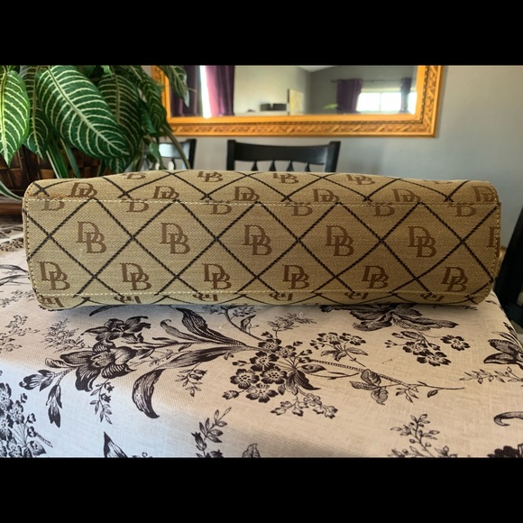 Dooney & Bourke Tan and brown canvas tote medium - Picture 4 of 14